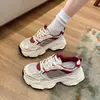 Zapatillas plateadas tipo 'Dad' para mujer 2026 Nuevas de Primavera/Verano Suela Gruesa que Aumenta la Altura Nicho Casual Versátiles Transpirables de Malla Zapatos Deportivos