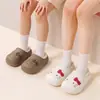 Bolsa de HelloKitty y Pantuflas de Algodón Impermeables con Felpa Gruesa Suela Gruesa Calientes para el Hogar Antideslizantes Se Pueden Usar Afuera Zapatos de Algodón de Invierno para Padres e Hijos