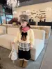 26 Nueva colección Otoño/Invierno: sudaderas de caricatura con forro de felpa para niñas, capas base de manga larga holgadas y cálidas para bebés y niños pequeños, tops para bebés