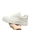 Zapatillas blancas de cuero de vaca de primera capa, zapatos para mujer, nuevo estilo 2026, versátiles, ligeros, cómodos, zapatillas casuales y zapatillas deportivas