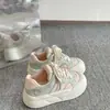 Tênis de Nicho Estilo Coreano Não Lotado para Mulheres, Novo Lançamento Outono 2026 Sapatos Brancos de Solado Grosso, Mocassins Casuais Versáteis