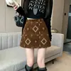 Falda bordada de gamuza marrón para mujer, otoño 2026 nueva de cintura alta, adelgazante, línea A, ajustada, corta A14262