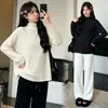 Nova coleção Outono/Inverno 2026 de blusas de tricô para gestantes: modelagem solta, versátil e disponível em tamanhos grandes