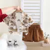 Nuevo Conjunto de Tres Piezas de Verano para Niños: Camisa con Estampado Completo de Letras y Pantalones Cortos de Manga Corta Traje de Verano de Manga Corta de Moda para Niños