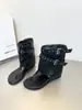 Sandalias de dedo con tira en Y para mujer que aumentan la altura 2026 verano nuevas elegantes modernas chica popular hebilla de remache tira para pierna de pantalón sandalias romanas de gladiador