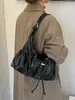 Bolsa tote de couro macio plissada de design retrô de nicho transfronteiriça para mulheres, moderna, simples, cor sólida, bolsa de mão e bolsa de ombro da moda