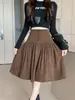Falda marrón de diseño de nicho abotonada a la moda para mujer, nueva falda versátil de línea A de cintura alta adelgazante para principios de otoño de 2026