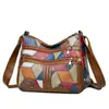 Bolsa transversal feminina moderna e versátil de grande capacidade, bolsa de ombro, bolsa de mão PU com padrão tridimensional, bolsa de ombro multifuncional para viagem