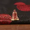 Colgante de campana de cobre roja de diseño original para la fortuna con cuerda tejida a mano y campana con carácter "Fu" para decoración de llavero de coche