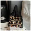 Bolso de Punto Estilo Étnico Transfronterizo para Mujer, Gran Capacidad, Nuevo 2026 Otoño e Invierno Versátil con Borlas para Hombro, Bolso Tote de Estudiante