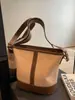 Moda Transfronteriza 2025 Otoño e Invierno Nuevo Bolso Cubo Simple de Gran Capacidad Versátil para el Trabajo Bolso Cruzado de Hombro para Mujer