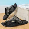 Sandalias de hombre para tallas grandes transfronterizas, chanclas de verano con estampado de serpiente, sandalias de cuero con suela blanda, chanclas de exterior antideslizantes y resistentes al desgaste para hombre