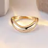 Anillo Personalizado Rongxing de Arco en V Transfronterizo, Pulido con Acabado Brillante, Sin Incrustaciones, Anillo Básico Versátil para el Viaje Diario
