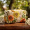 Bolsa de maquillaje acolchada floral de girasol transfronteriza, bolsa multifuncional, impresión digital, directo del fabricante