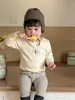 Roupas de Outono para Bebê 2026 Novo Estilo Coreano Roupas Infantis Roupas de Outono para Crianças Conjunto de Camiseta de Manga Longa e Colete de Tricô para Meninos