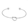 Pulseira europeia e americana simples de aço titânio fino 2mm nó de amor coração pulseira aberta em forma de C bracelete nó