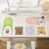 Alfombrilla de escritorio calefactable con temática de dibujos animados para uso en la oficina, perfecta para el invierno, diseñada para estaciones de trabajo de mujeres, proporcionando calor para las manos y sirviendo como protector de escritorio, con un tamaño extragrande adecuado para teclados y ratones