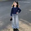 Conjunto de cárdigan a cuadros de bloques de color retro estilo coreano para niña y pantalón vaquero con pajarita para primavera y otoño estilo universitario