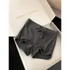 Shorts de pijama grises de diseño retro para mujer, nuevo modelo verano 2026, talla grande, corte ajustado, shorts versátiles para casa