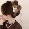 Pinza para el pelo de felpa con lunares de alta gama 2026, Pinza de tiburón moderna y exquisita para mujer, Versátil para el uso diario y el trabajo, Accesorio para el cabello