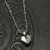 Collar Colgante de Corazón Roto y Lápida de Plata Tailandesa Retro Tendencia Estilo Nicho Europeo y Americano Alto Gama Otoño e Invierno
