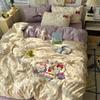 Ins Style Cartoon Toalha Bordada Cama Conjunto de Quatro Peças Meninas Capa de Edredom de Alto Valor Lençol Dormitório Estudantil Conjunto de Três Peças