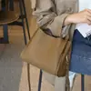 Bolsa Feminina de Couro Genuíno Modelo 2026, Estilosa e Fashion, Sensação de Alto Padrão, Bolsa Saco Estilo Cesta, Bolsa de Mão Versátil para o Dia a Dia