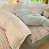 Conjunto de Cama de Algodão Simples Escovado Classe A Quatro Peças Cobertura de Edredom para Dormitório Estudantil Lençóis de Cama Conjunto de Três Peças Cobertura de Edredom de Algodão Lavado Atacado