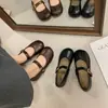 Nuevos Zapatos de Cuero de Tacón Bajo Vintage Otoño 2026, Zapatos Mary Jane de Piel Dividida 'Pata de Cerdo', Zapatos de Correa Simple Planos y Bajos
