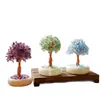 El fabricante está vendiendo grava de cristal natural, figuritas de árbol de la fortuna, bases de grava de porcelana blanca y rodajas de ágata, que se utilizan como decoraciones de oficina para atraer la riqueza.