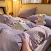 Juego de tres piezas al por mayor para dormitorio estudiantil en color liso, juego de tres-cuatro piezas estilo "old money" con parche de gasa abullonada, juego de ropa de cama para estudiantes