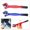 Cepillo de Limpieza de Neumáticos de Alta Resistencia con Mango Largo - Auto, Motocicleta, Bicicleta, Limpiador de Cadena de Bicicleta - Codificación por colores Rojo/Azul para Neumáticos, Rines, Cadena, Mantenimiento de Engranajes - Cepillo para Suciedad para Cuidado de Vehículos - Compatible con Coches, Motocicletas, Bicicletas, Camiones, SUVs, Accesorios para Motocicletas, Agarre Ergonómico, Construcción Robusta, Propietarios de Automóviles, Entusiastas de ATV, Reparación de Automóviles DIY, Reparación de Bicicletas, Diseño Duradero, Construcción Reforzada, Corredores de Fitness, Herramienta de Precisión, Aficionados a la Automología