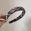 Nova faixa de cabeça simples de esponja com aba larga para lavar o rosto, acessório de cabelo de coroa alta versão coreana, faixa de cabeça xadrez para prender o cabelo