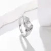 Anillo de Acero Inoxidable con Diamante Ovalado, Diseño de Moda Popular en Europa y América, Sensación de Alta Gama, Versátil para el Uso Diario, Estilo Sencillo, En Stock, Fácil de Combinar