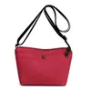 Bolsa de ombro feminina 2021 Nova bolsa de viagem fashion em tecido Oxford feminina de grande capacidade bolsa carteiro moderna atacado