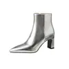 Botas femininas de metal estilo europeu e americano para 2026, bico fino, salto grosso, tamanhos 40-46, zíper lateral, botas de tornozelo afinadoras, botinhas formais de salto alto