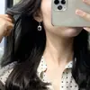 Hebilla de Oreja de Gema Azul Transparente Estilo Retro Francés Lujo Ligero Sentido de Alta Gama Estilo Frío Pendientes Elegantes Simples Pendientes para Mujeres