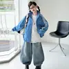 Atuendo del Día Nacional para Niñas: Conjunto de Chaqueta de Béisbol Roja y Pantalones de Trabajo, Moda Infantil 2026 Chaqueta Holgada