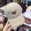 Agente de Compras Coreano Dongdaemun Invierno Nuevo Lana de Cordero Lindo Lazo Gorra de Béisbol para Mujer Linda Patito Peludo Gorra