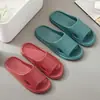 Novas Chinelos de Casa de Verão da Qidashun, Chinelos com Solado Macio para Casais, Homens e Mulheres, Chinelos Antiderrapantes para Casa e Banheiro com Sensação de Pisar nas Nuvens