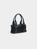 Bolsa Feminina Cor Sólida com Rebites 2026 Estilo Novo Retrô Bolsa para Trabalho Punk Motociclista Grande Capacidade Sob o Braço Bolsa de Ombro Fashion