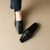 Fornecimento direto da fábrica de uma geração de cabelo ~ novos chinelos quadrados retrô Baotou meio fechados para mulheres, estilo casual para uso externo