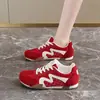 Tênis de treino femininos alemães estilosos e versáteis, novo modelo de verão, estilo universitário de nicho, tênis casuais femininos versáteis, tênis de malha respirável