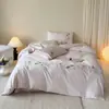 Conjunto de Quatro Peças Bordado em Algodão de Fibra Longa na Cor Creme Estilo Francês, Lençol e Capa de Edredom 100% Algodão Quente e Amigo da Pele, Roupa de Cama Ultra Macia para Todas as Estações