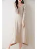 Vestido de malha de lã pura feminino outono e inverno Novo gola U cashmere roupa íntima comprimento médio solto emagrecedor vestido suéter