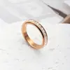 Anillo de Acero Inoxidable con Diamantes Nuevos Transfronterizo Anillo Giratorio de Acero de Titanio Nicho Anillo Giratorio de Descompresión para Mujeres Venta al por Mayor