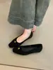Zapatos de noche estilo francés para mujer que aumentan la altura, nuevo estilo vintage 2026 con hebilla metálica única, punta cuadrada, corte bajo, adecuados para ir al trabajo, zapatos de "abuela"