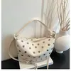 Bolsa de Ombro com Rebites Moda Coreana, Bolsa de Axila Personalizada Retrô Chifre, Novo Modelo 2026, Alto Valor Estético, Bolsa Transversal Simples