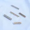 Etiqueta de Clipe Metálico de Manga Curta Jeans com Logotipo Personalizável, Marca Registrada Dentada de Liga de Zinco Antiferrugem, Etiquetas para Roupas e Bagagem