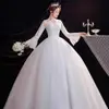 Vestido de Novia Elegante Estilo Bosque 2026 Nuevo Estilo Manga Larga Cuello en V con Encaje Sencillo y Diseño Largo hasta el Suelo